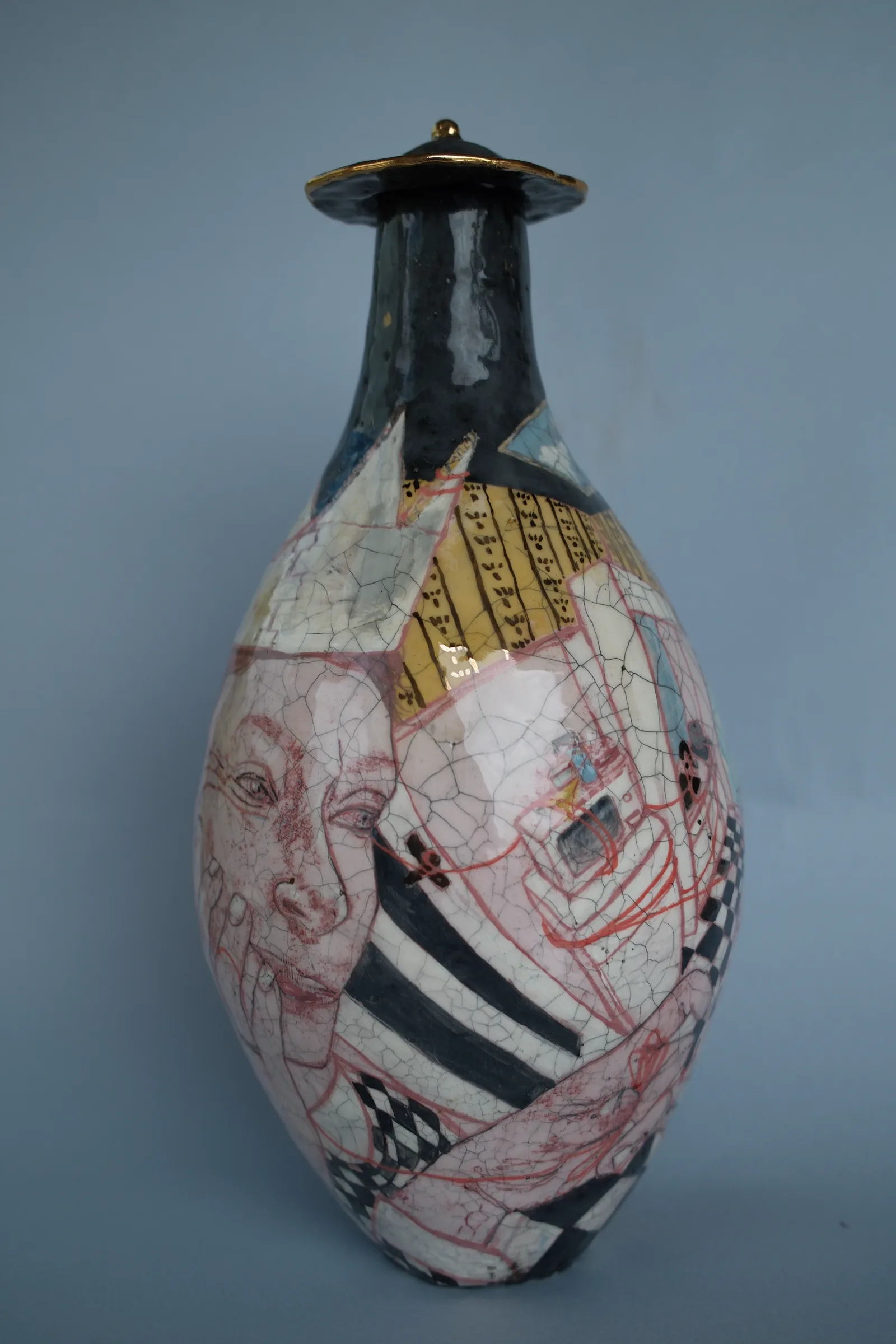 Domestic Sovereign, ceramic vessel by Suzanne Dolan